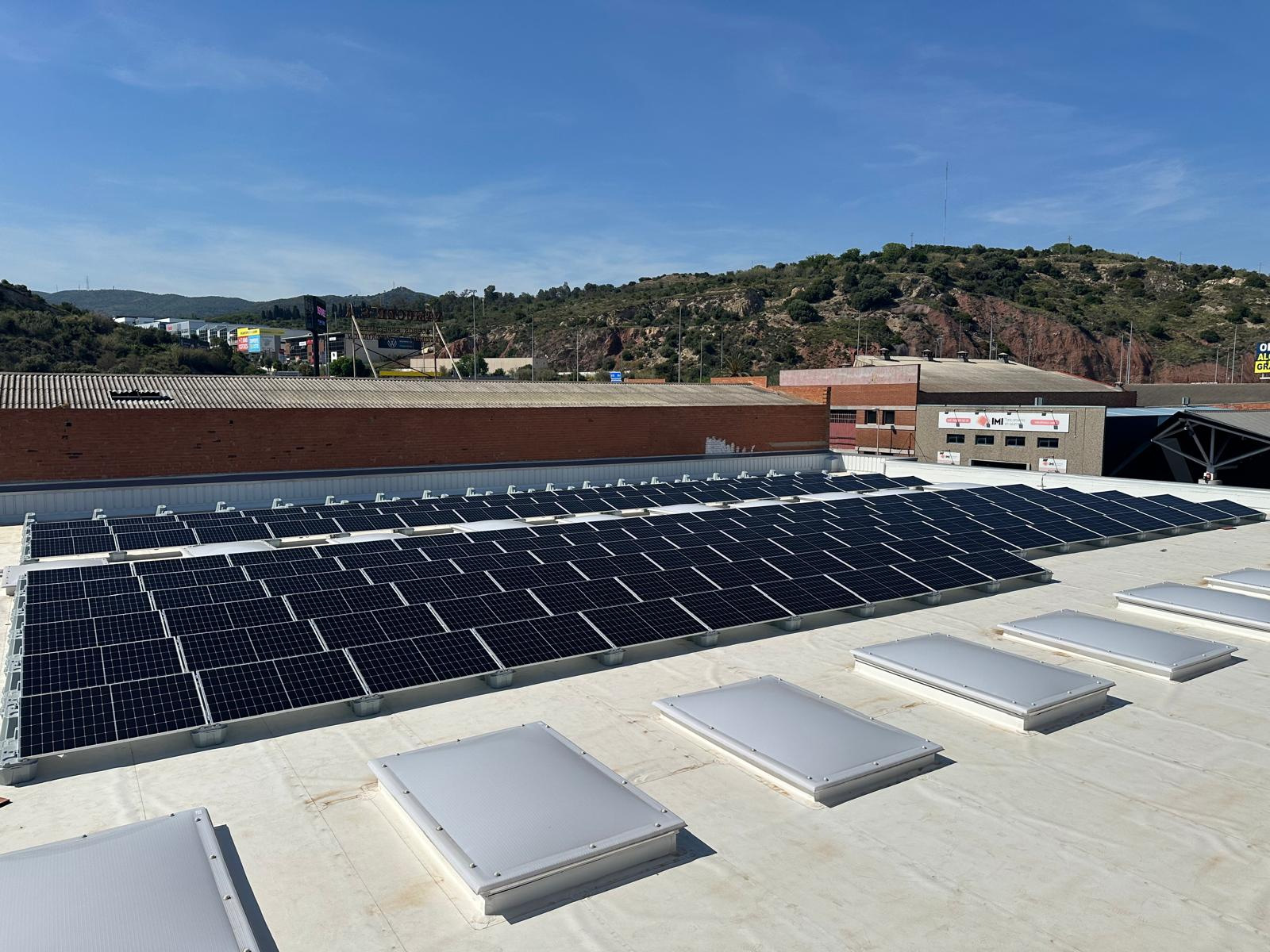 Instalación fotovoltaica sobre nave industrial