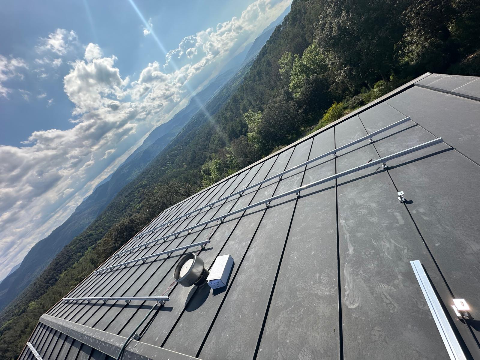 Proceso de montaje de instalación solar